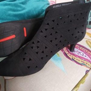 Rockport black booties kitten heel